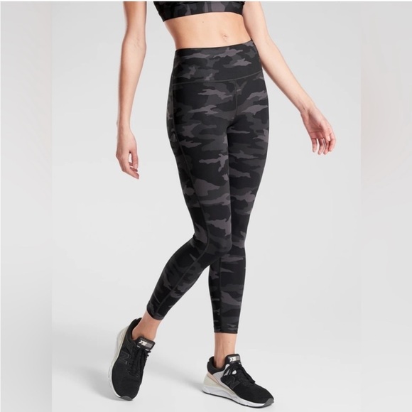 Athleta ultimate camo‎ 7/8 tights with pockets M - Picture 1 of 12